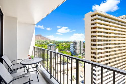 Waikiki Sunset City & Mountain View with Parking