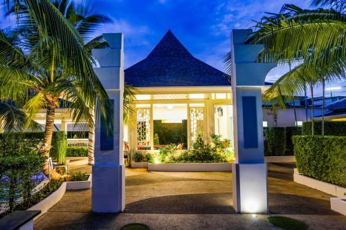 ทัวนา โฮเทลส์ บรูค พูล แอคเซส (Tuana Hotels Brook Pool Access) in ภูเก็ต