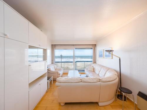 Studio with sea view and parking space, Middelkerke