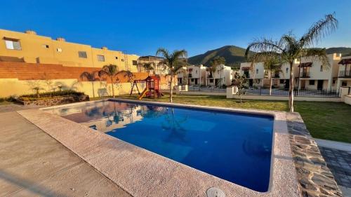 Peldbaseins, Altézza House (Altezza House) in Lomas de Santa Anita