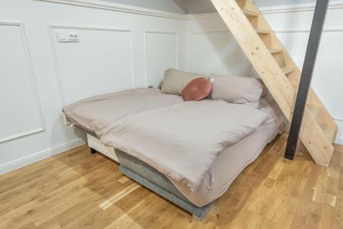 Large 3BR Apartment - Prague 1 - Sleeps 8 - Elevator - Self Check in, Praga (zdjęcie 4)