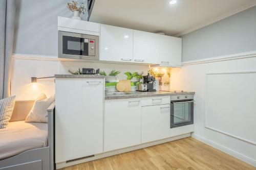 Large 3BR Apartment - Prague 1 - Sleeps 8 - Elevator - Self Check in, Praga (zdjęcie 9)