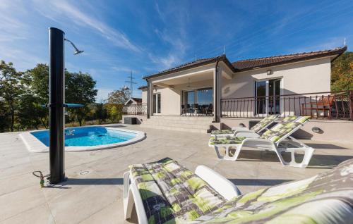 Bassein, Stunning Home In Sinj in Brnaze
