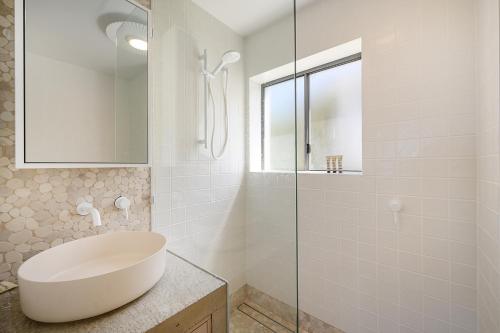 Ocean Vista Apartment Sunrise Beach - image 2