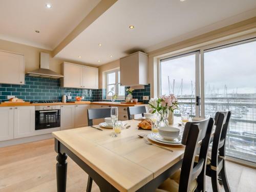 المرافق, 3 Bed in Plymouth 45208 in Mount Batten