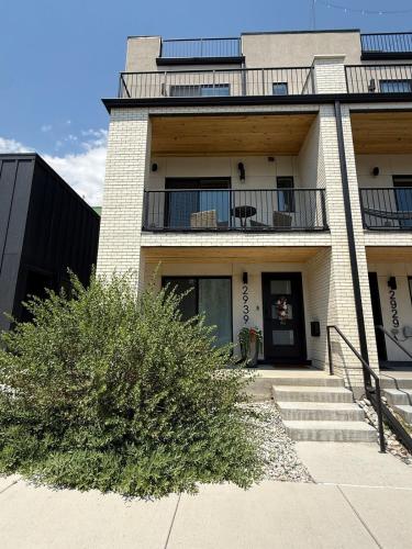 Cozy 3 Bedroom Denver Home by Mile High Stadium and Downtown! in Jefferson Park