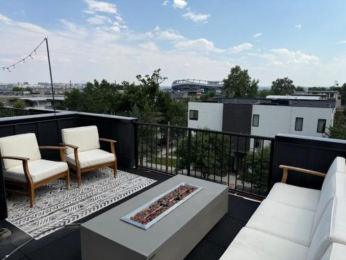 شرفة/ تراس, Cozy 3 Bedroom Denver Home by Mile High Stadium and Downtown! in Jefferson Park