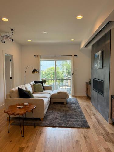 Cozy 3 Bedroom Denver Home by Mile High Stadium and Downtown! in Jefferson Park