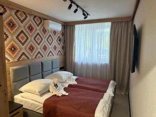 4 twin beds