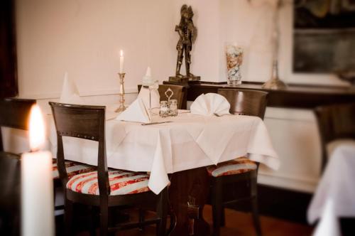 레스토랑, 호텔 레스토랑 크네히츠테데너 호프 (Hotel Restaurant Knechtstedener Hof) in 도르마겐