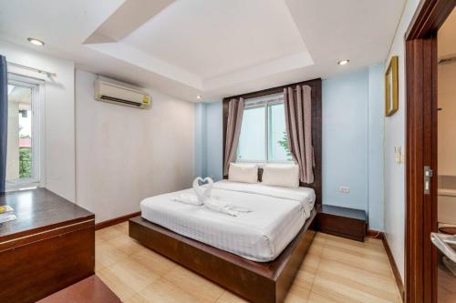 room detail thumbnail 1