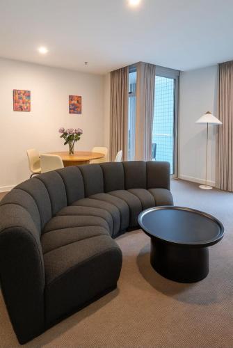 Affordable & Cozy CBD getaway with Free wine!