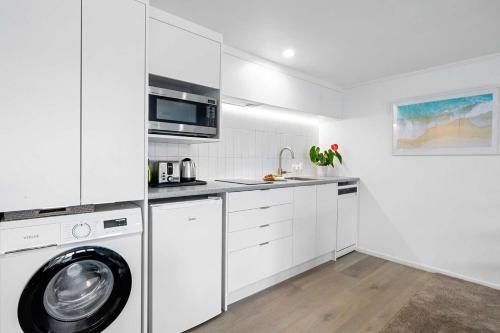 Amaroo - poolside studio near Pukekura Park, New Plymouth (foto 10)