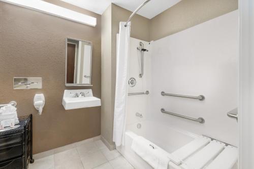 Microtel Inn & Suites by Wyndham Williston - image 14