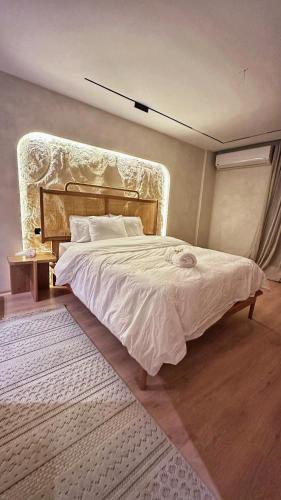 Bright & Spacious 2-Bedroom Minimalist style, Family Apartment in the Heart of Zamalek, Cairo