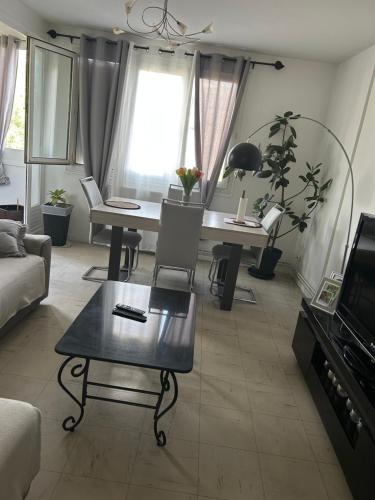 Résidence privée - Location saisonnière - Vénissieux