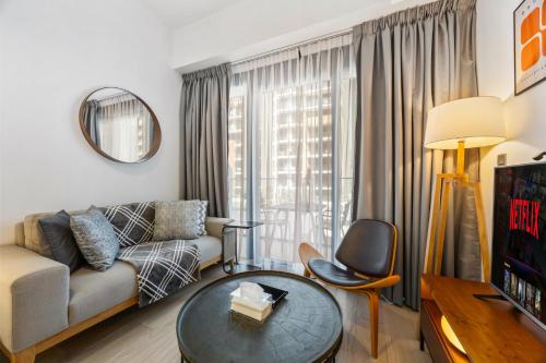 Elite Escape - Stylish Getaway in Azizi Riviera 43, Dubaï (photo 2)