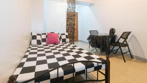 Budget Backpackers Transient House near NAIA by RedDoorz, Manila