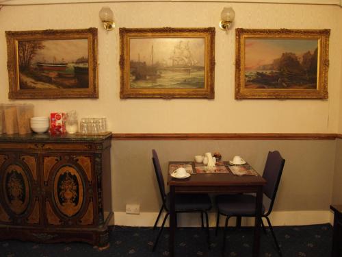 Oakley Hotel by null