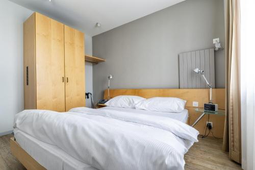 Royal Hotel - Urban Living - image 7