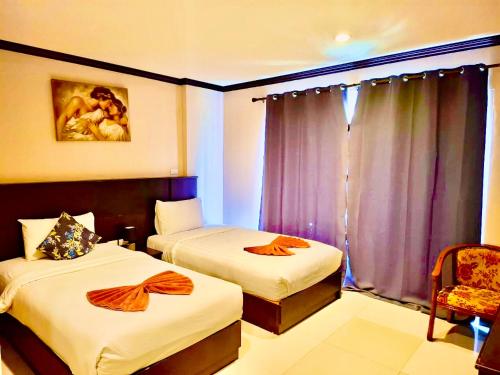 room detail thumbnail 2