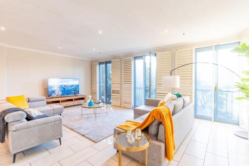 Luxury Penthouse with Natural Light near Flour Eggs Water Tramsheds