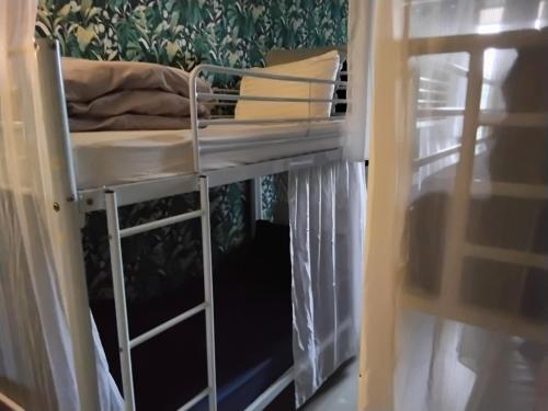 " Just for sleep " Male dorm shared room daily stay 8 pm to 10 am in Bobigny