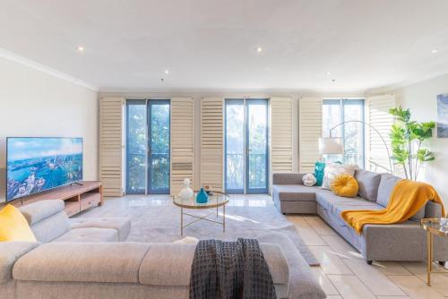 Luxury Penthouse with Natural Light near Flour Eggs Water Tramsheds