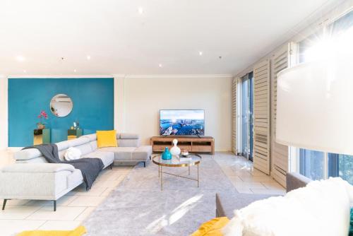 Luxury Penthouse with Natural Light near Flour Eggs Water Tramsheds
