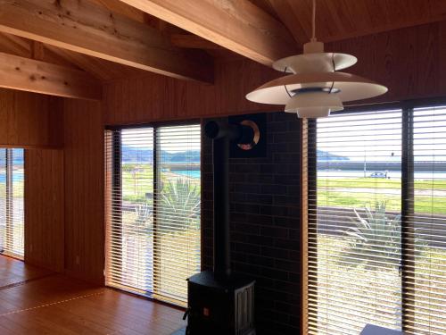 Amakusa Ebisu House -天草 えびすHOUSE , 港の前に建つ自然素材の一軒家-