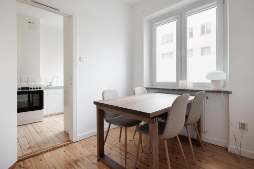 Cozy home in charming suburb in 순드뷔베리