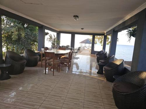 beranda/teres, Sungeni Cottage @ Lake Malawi in Mangochi
