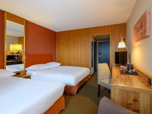 2 queen beds