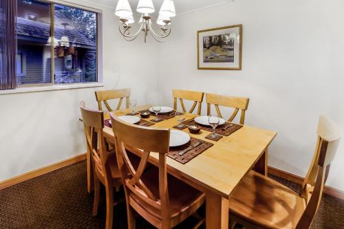 Three-Bedroom Apartment (Unit 20) image 6