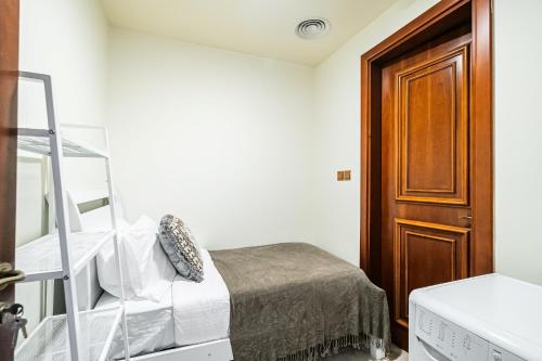 Stylish 2 bedroom apartment with Maid Room I Fairmont South Residence I Palm Jumeirah - image 9