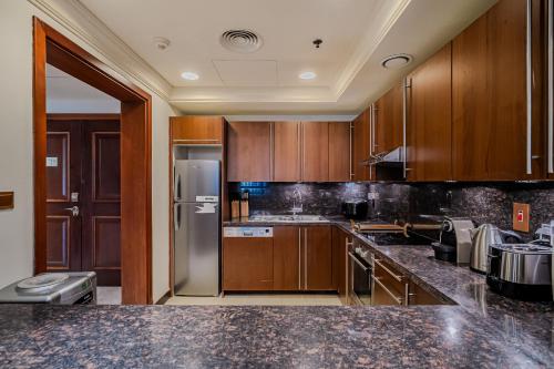 Stylish 2 bedroom apartment with Maid Room I Fairmont South Residence I Palm Jumeirah - image 12