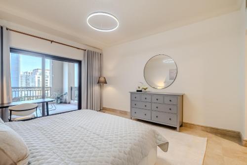 Stylish 2 bedroom apartment with Maid Room I Fairmont South Residence I Palm Jumeirah - main image