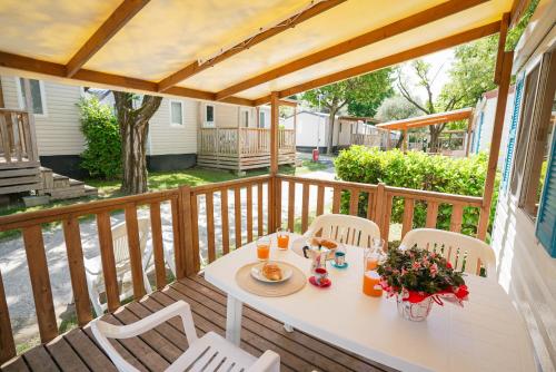 2 bedrooms, 3 beds