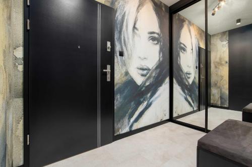 Black and Yellow Apartment in Rzeszów Close to the River with Air Conditioned Living Room by Noclegi Renters - image 4