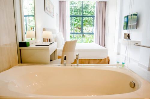 room detail thumbnail 2