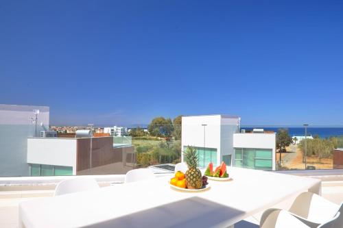 Exterior view of Seaview Luxury Villa Jacuzzi & Pool! 2 Min Beach