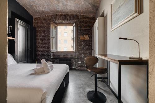 NYC-Style Industrial Apt on Navigli Milan