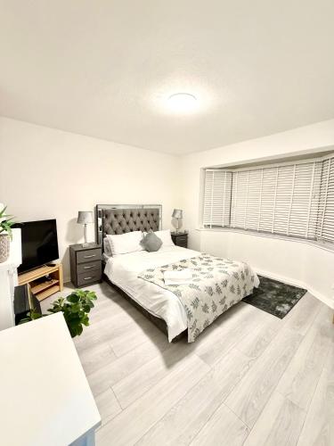 4 bedrooms, 5 beds