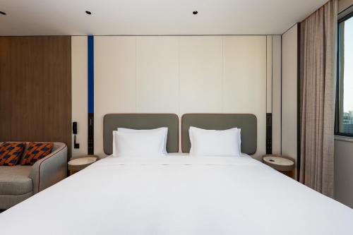Holiday Inn Express Shanghai Changyang Road by IHG, Shanghai (photo 5)