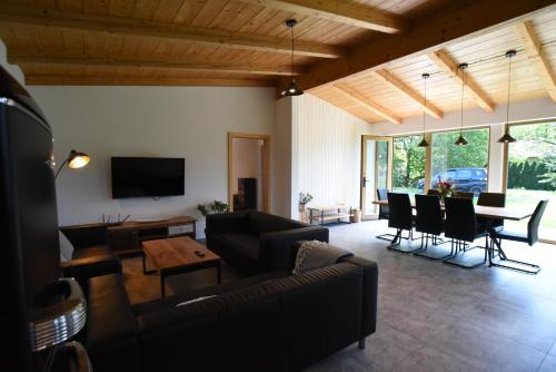 ห้องส่วนกลางสำหรับนั่งเล่น/ดูทีวี, Apartmán Farma Byzhradec (Apartman Farma Byzhradec) in โวเดราดี