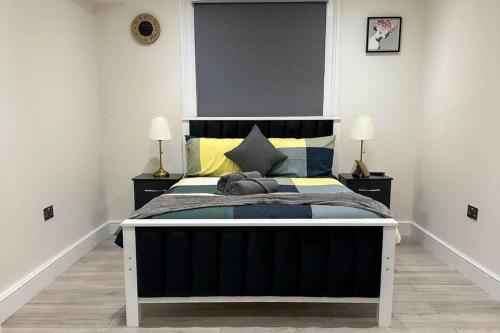 Studio - Sleeps 2 - Short Walk to Station, Londýn