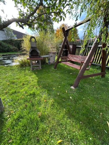 Chalupa na konci světa Světlá (Chalupa na konci sveta Svetla) in ฮอตกา