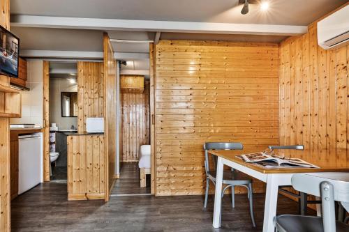 صالة مشتركة/ منطقة التلفزيون, PenichePraia - Bungalows, Campers & SPA in Peniche City Center