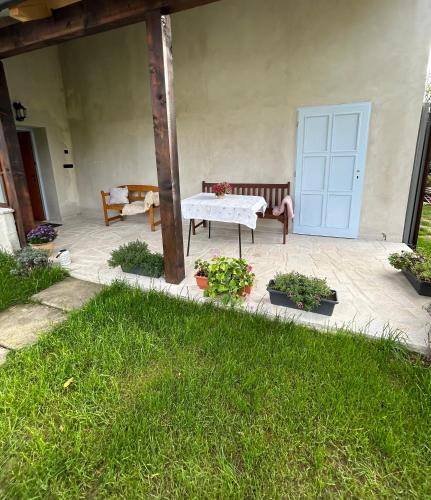 Chalupa na konci světa Světlá (Chalupa na konci sveta Svetla) in ฮอตกา