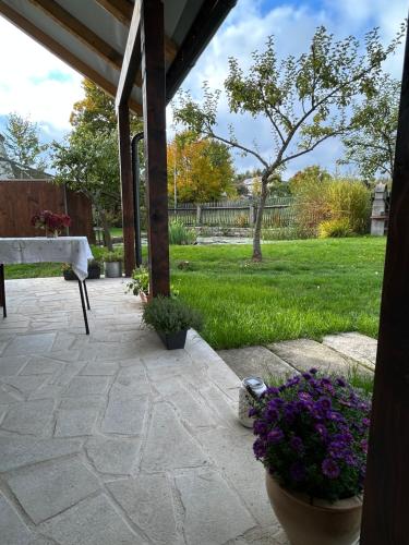 Chalupa na konci světa Světlá (Chalupa na konci sveta Svetla) in ฮอตกา